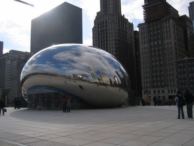 Anish Kapoor's Cloud Gate sculpture in Millenium Park, Chicago
