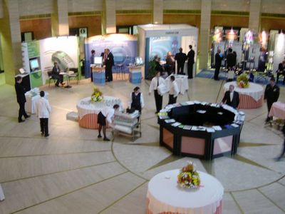 The main WAP Congress 2000 exhibition concourse
