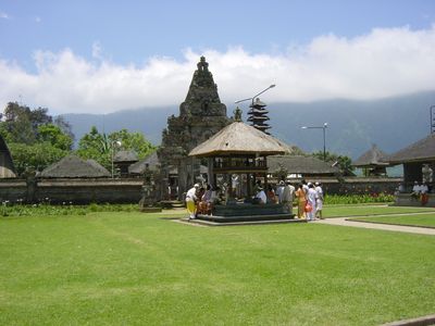 Pura Ulun Danu, the lakeside temple at Lake Bratan
Built on the shores of the lake at Candikuning, it has eleven tiers of thatched-roof meru and an adjoining Buddhist stupa.

