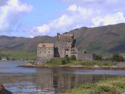 Eilean Donan near Kyle of Lochalsh.jpg