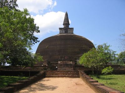 Dagoba or stupa, Polonnaruwa
