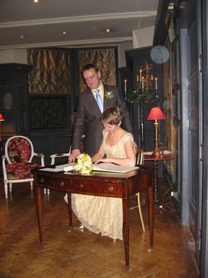Nick & Debbie sign the register
