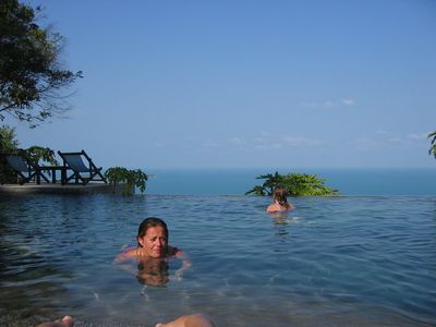 Vic & Lisa in the pool at The Jungle Club, Chaweng